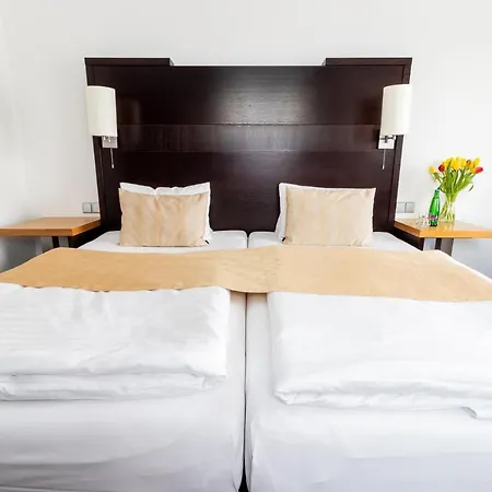 מלון Parkhotel Congress Center