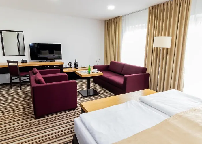 Parkhotel Congress Center מלון 4*