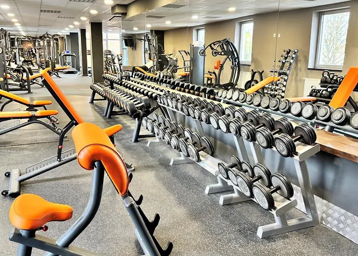 מלון Parkhotel Congress Center 4*