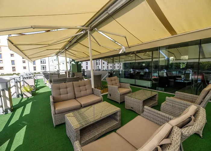 מלון Parkhotel Congress Center 4*