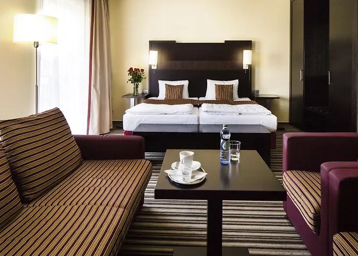 מלון Parkhotel Congress Center