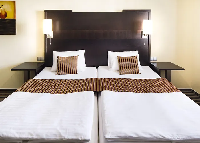 מלון Parkhotel Congress Center