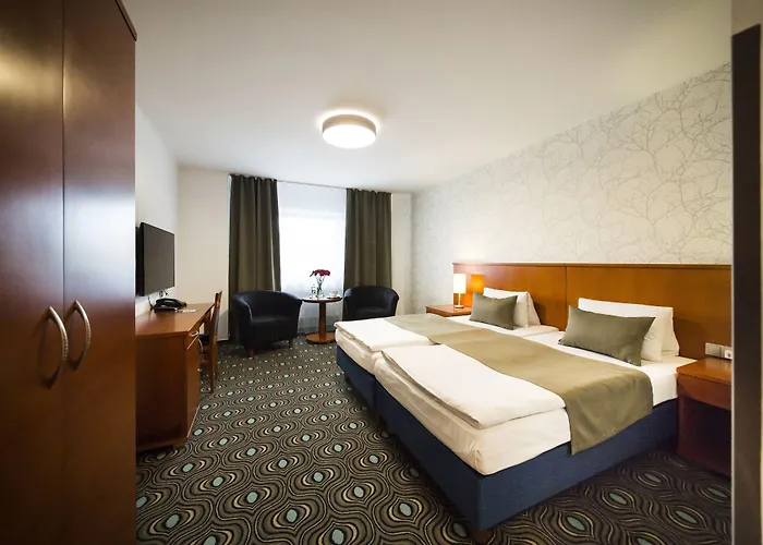 מלון Parkhotel Congress Center