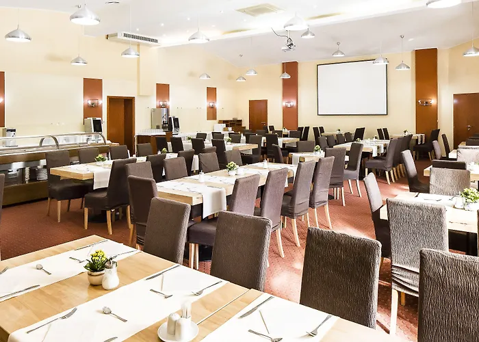 מלון Parkhotel Congress Center